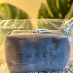 Starlux airlines business class amenity kit